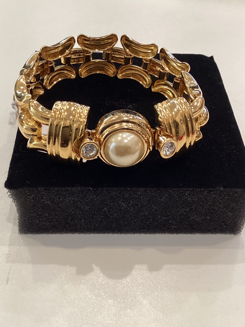 Kenneth Jay Lane Gold-Tone Pearl & Crystal Stretch Bracelet
